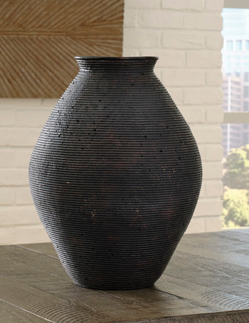 Hannela Vase - Evans Furniture (CO)