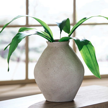 Hannela Vase - Evans Furniture (CO)