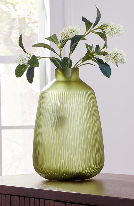 Scottyard Vase - Evans Furniture (CO)