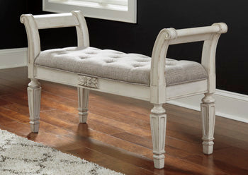 Realyn Accent Bench - Evans Furniture (CO)