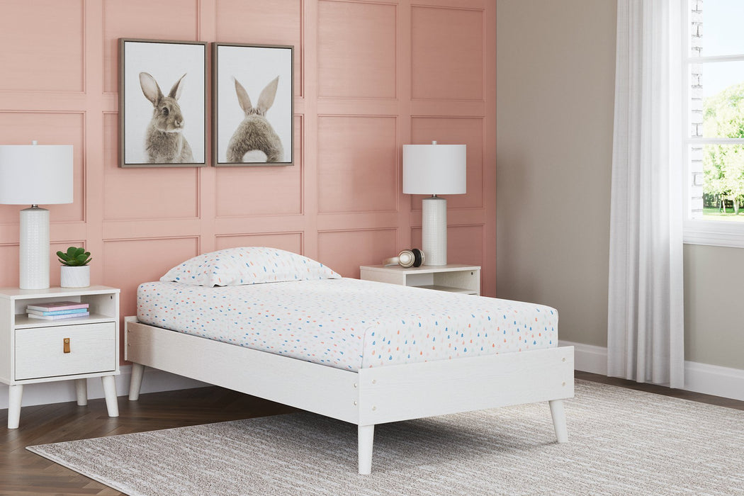 Aprilyn Bed - Evans Furniture (CO)