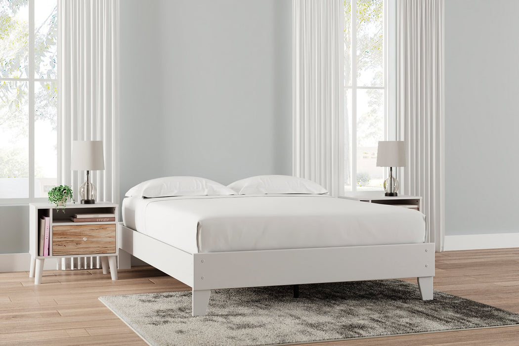 Piperton Panel Bed