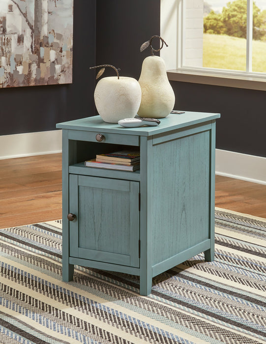 Treytown Chairside End Table - Evans Furniture (CO)
