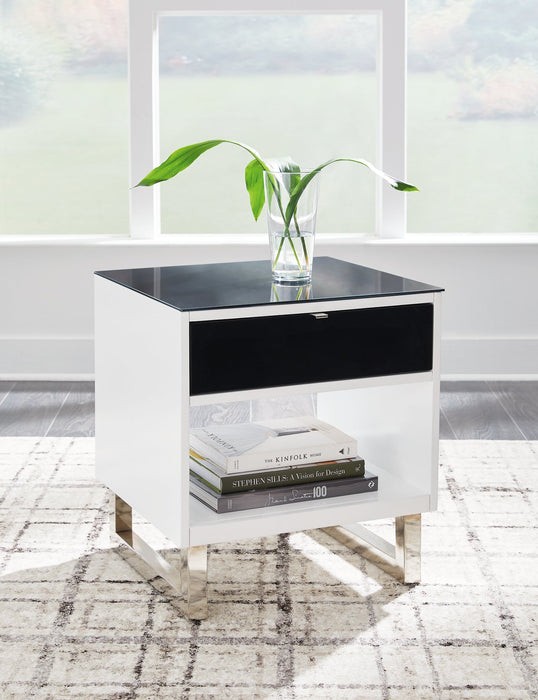 Gardoni End Table - Evans Furniture (CO)